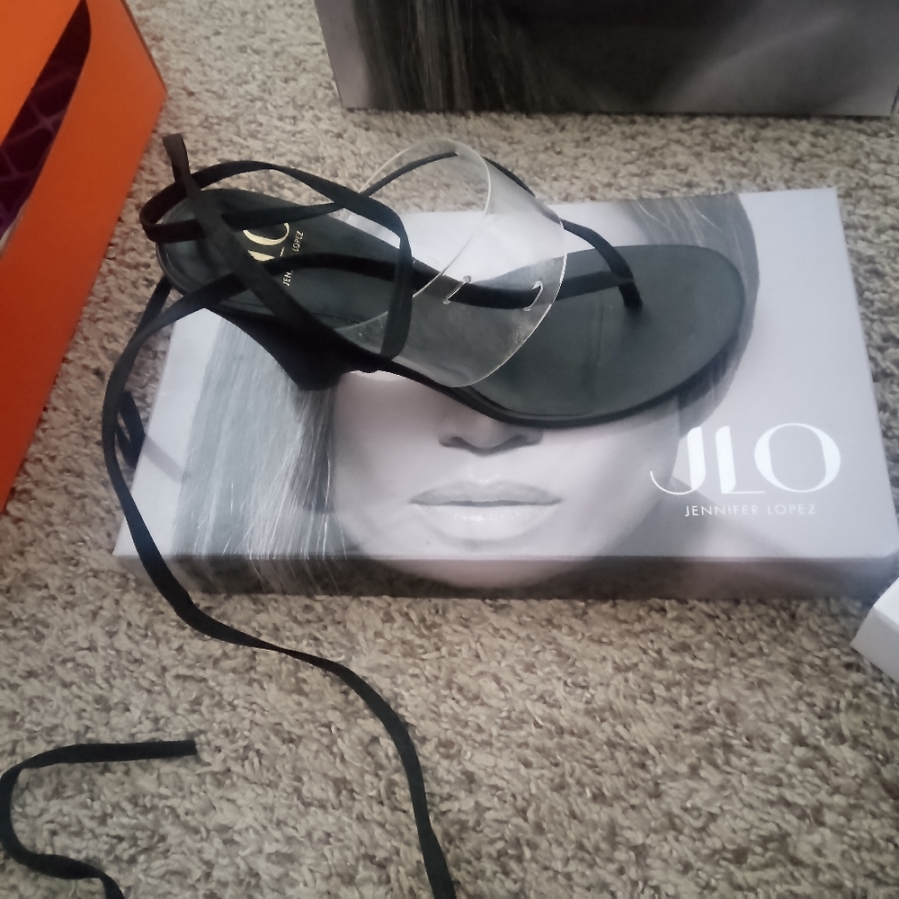 Shoe's - Picture 8 of 8